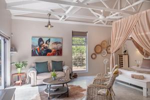 TV a/nebo společenská místnost v ubytování Wild Honey Studio