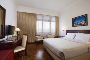 Кровать или кровати в номере MMUGM Hotel