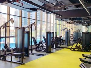 Fitness centrum a/nebo fitness zařízení v ubytování LUXFolio Retreats Hidden Gem Dubai Marina