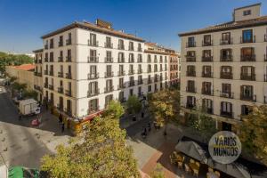 an overhead view of a street with two buildings at New Loft 1hab 3px en plena Plaza de Chueca in Madrid