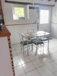 Fotografia z galérie ubytovania Gite Super Henanbihen v destinácii Hénanbihen