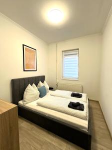 Postel nebo postele na pokoji v ubytování Berzsenyi Apartmanház