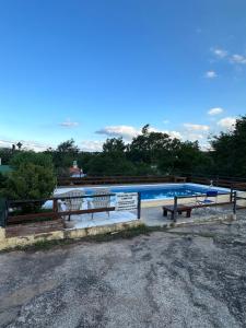 Hồ bơi trong/gần Cabaña Las Marias 4 +3 ảnh