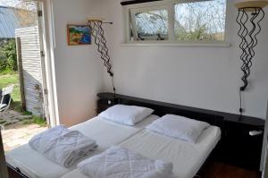 En eller flere senge i et værelse på Duinland 5