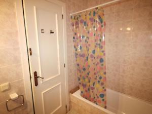 Kúpeľňa v ubytovaní CEL 103 Apartamento luminoso y sencillo en residencial ajardinado con piscina comunitaria - ES-228-22