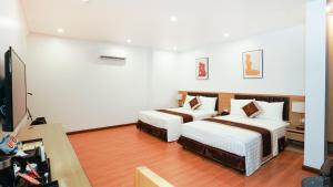 Postel nebo postele na pokoji v ubytování Lam Anh Hotel 3 Ngoại Giao Đoàn BT5-16