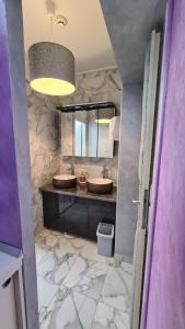 Kuchyň nebo kuchyňský kout v ubytování Lux Apartments With Pool Dex