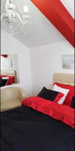 Postel nebo postele na pokoji v ubytování Lux Apartments With Pool Dex + 16 fotografií