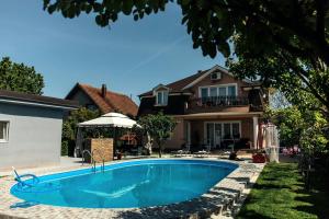 Bazén v ubytování Lux Apartments With Pool Dex nebo v jeho okolí