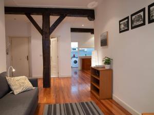 a living room with a couch and a kitchen at Barrenkale Old Town by Next Stop Bilbao in Bilbao