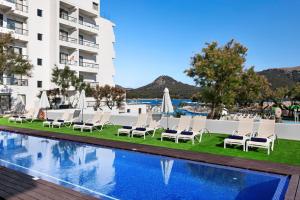 Бассейн в THB Cala Lliteras - Adults Only или поблизости