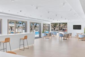 Телевизор и/или развлекательный центр в THB Cala Lliteras - Adults Only