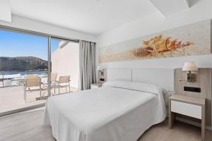 Кровать или кровати в номере THB Cala Lliteras - Adults Only