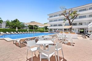 Bazén v ubytování THB Dos Playas - Adults Only nebo v jeho okolí