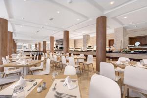 Reštaurácia alebo iné gastronomické zariadenie v ubytovaní THB Gran Playa - Adults Only