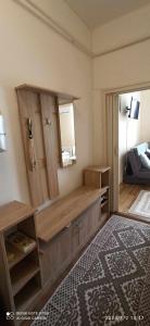 Łóżko lub łóżka w pokoju w obiekcie Karancs Apartman Salgótarján