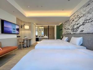 Rúm í herbergi á Boutech JianTan Hotel