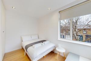 Легло или легла в стая в Modern 2 Bed Apartment near Acton Central Tube Station - Sleeps 4
