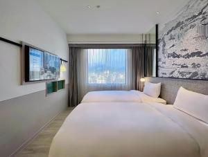 Rúm í herbergi á Boutech JianTan Hotel