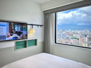 Rúm í herbergi á Boutech JianTan Hotel