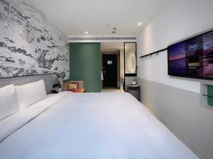 Rúm í herbergi á Boutech JianTan Hotel