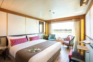 M/Y ALYSSA - 4 or 7 Nights From Luxor each Monday and 3 or 7 Nights From Aswan each Friday房間的床