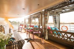 M/Y ALYSSA - 4 or 7 Nights From Luxor each Monday and 3 or 7 Nights From Aswan each Friday陽台或露臺