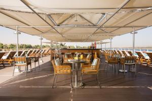 M/Y ALYSSA - 4 or 7 Nights From Luxor each Monday and 3 or 7 Nights From Aswan each Friday餐廳或用餐的地方