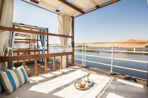 M/Y ALYSSA - 4 or 7 Nights From Luxor each Monday and 3 or 7 Nights From Aswan each Friday陽台或露臺