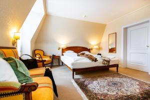 Postel nebo postele na pokoji v ubytování Romantik Hotel Zehntkeller