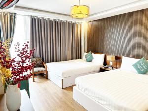 Postel nebo postele na pokoji v ubytování ACE Hotel - Bến Thành