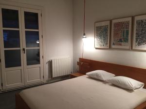 a bedroom with a bed with two pillows and a window at Beautiful & Bright Apartment Near Ramblas in Barcelona