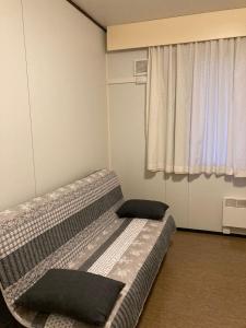 a room with two beds in it with a window w obiekcie Budget apartment in Kotka # 16 w mieście Kotka