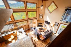 Μια τηλεόραση ή/και κέντρο ψυχαγωγίας στο Lookout Mountain Chalet