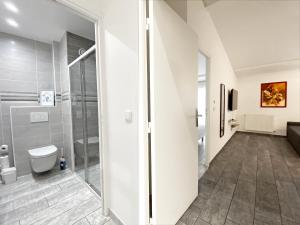 a bathroom with a shower and a toilet at Résidence 4T IMMO - 31 Avenue Gaston Chauvin in Aulnay-sous-Bois