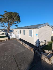 a mobile home is parked in a parking lot at Relaxing Holiday Home Chickerell View Littlesea Haven in Weymouth