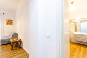 Łóżko lub łóżka w pokoju w obiekcie Barrio 133 - double bedroom in center by Napoliapartments