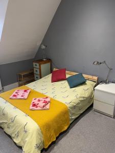 Llit o llits en una habitació de Modern Centrally Located Flat