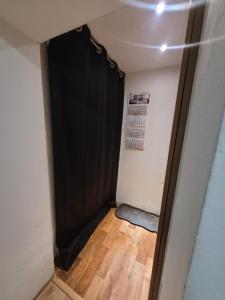 a room with a black door and a wooden floor at Monteurzimmer/Ferienwohnung/Pension in Siegen