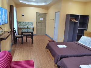 a living room with a bed and a table and a room at Siayanrock Hometel in Ivana