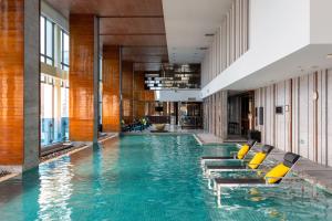 สระว่ายน้ำที่อยู่ใกล้ ๆ หรือใน โรงแรมเรเนซองส์ กรุงเทพฯ ราชประสงค์