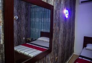 Uma cama ou camas num quarto em Haffy Executive Hotels and Suite