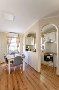 A kitchen or kitchenette at ABG House Pest