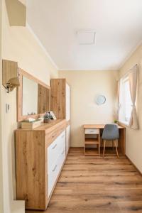 A kitchen or kitchenette at ABG House Pest