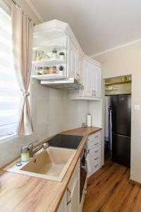 A kitchen or kitchenette at ABG House Pest