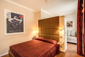A bed or beds in a room at Boutique Rome Inn