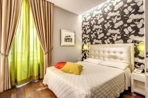 A bed or beds in a room at Boutique Rome Inn
