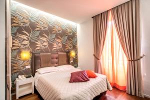 A bed or beds in a room at Boutique Rome Inn