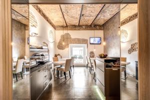 A kitchen or kitchenette at Boutique Rome Inn