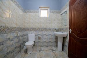 Bilik mandi di Airport Vista Getaway-4km from jomo Kenyatta International Airport